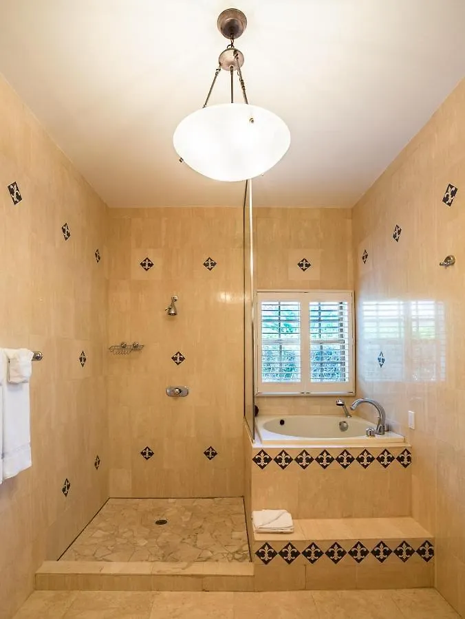 Maridadi By Cayman Villas George Town